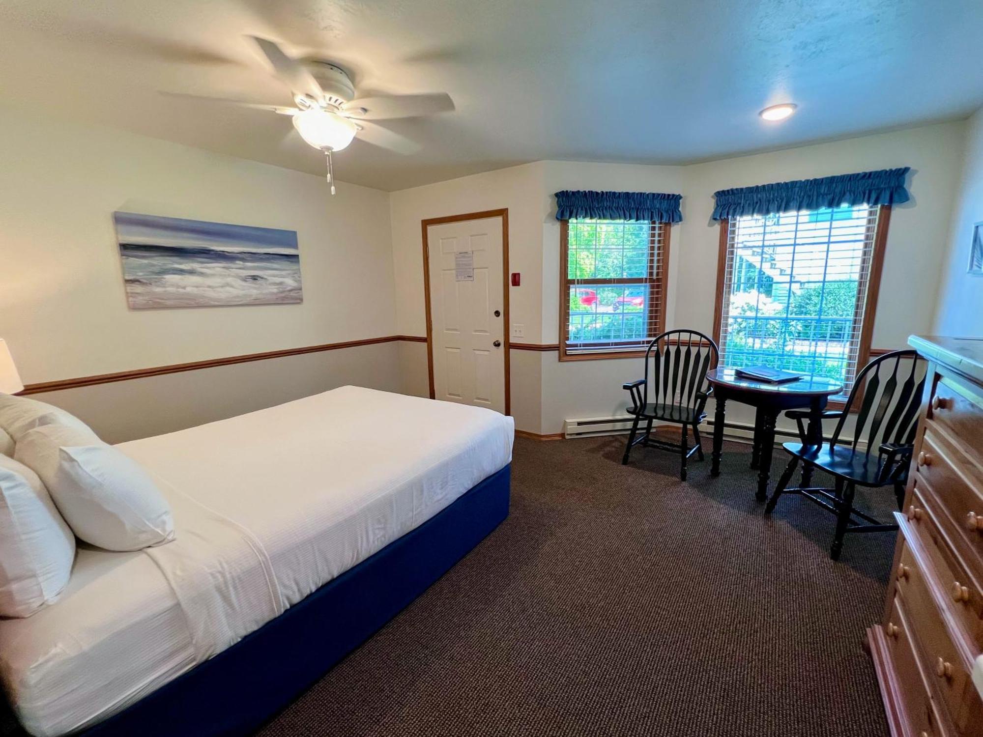 Bay Breeze Resort Ephraim Esterno foto